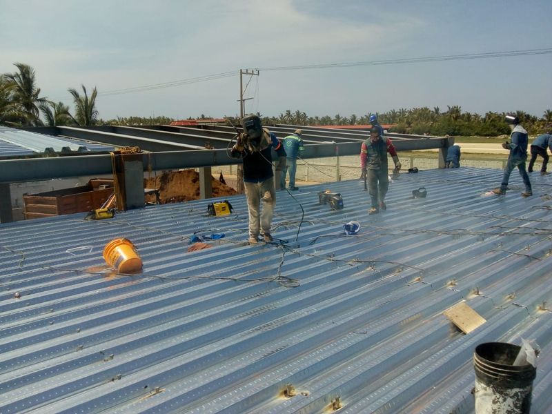 Instalación de cubierta metálica